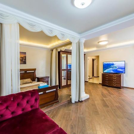 Шикарная Квартира Возле Костёла В Центре Kiev Exteriör bild