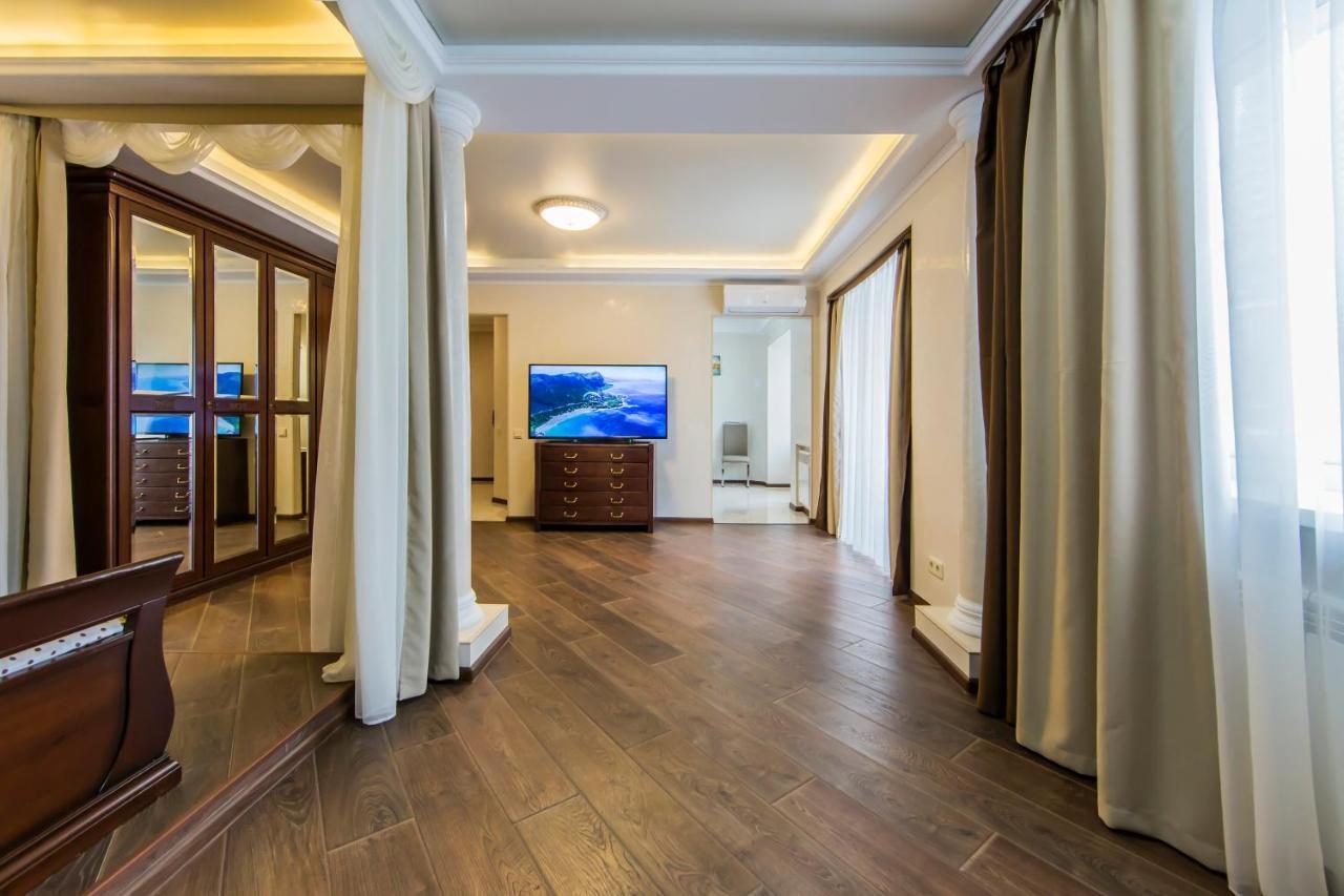 Шикарная Квартира Возле Костёла В Центре Kiev Exteriör bild
